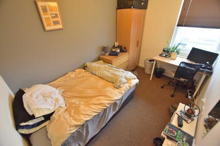 5 bedroom flat to rent - Photo 3