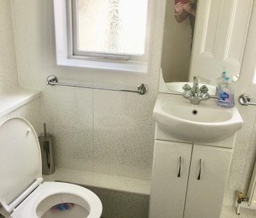 4 bedroom flat to rent - Photo 6