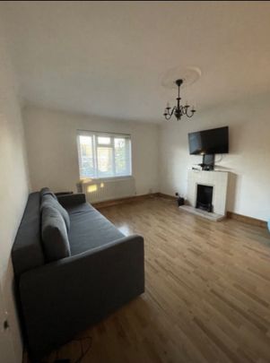 Room in a Shared Flat, Leyton Road, SW19 - Photo 1