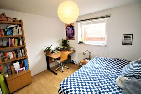 4 bedroom flat to rent - Photo 4