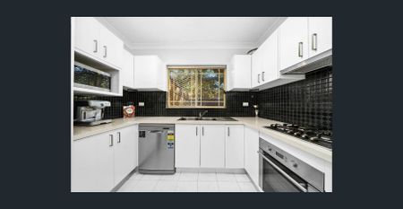 Oversized Spilt Level Townhouse - Photo 4