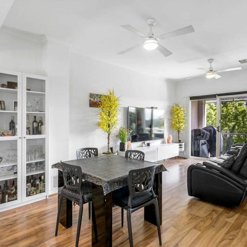 Delightful Three Storey Town house !!! - Photo 1