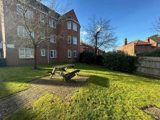 Fiennes Court, Banbury, OX16 - Photo 1