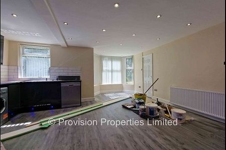 4 Bedroom Flats in Woodhouse - Photo 3