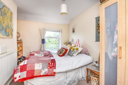 4 bedroom semi-detached house to rent - Photo 4