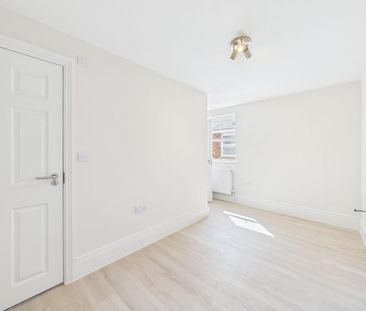 2 bedroom ground floor flat to rent - Photo 3