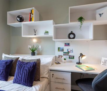 1 bedroom in a flat share to rent - Photo 2