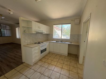 Spacious Three Bedroom Family Home - Photo 2