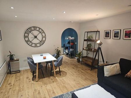 2 bedroom private hall to rent - Photo 3