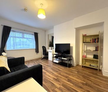 4 bedroom end of terrace house to rent - Photo 1