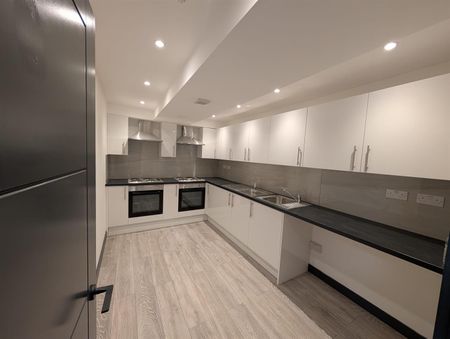 Court Mead, Northolt UB5, London - Photo 2