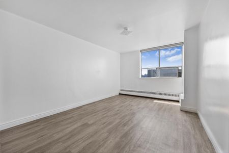 For Lease - 65 Thorncliffe Park Drive Unit# 1807, Toronto, Ontario - Photo 2