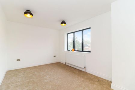 6 bedroom detached house to rent - Photo 3