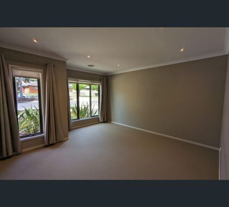 28 Victoria Cross Parade, Wodonga, Vic 3690 - Photo 3