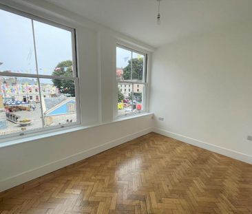 3 bedroom flat to rent - Photo 5