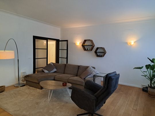 Stijlvol en ruim appartement op een ideale ligging. - Photo 1