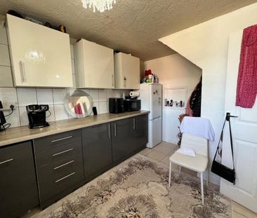 3 bedroom maisonette to rent - Photo 2