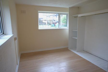 3 bedroom flat to rent - Photo 3