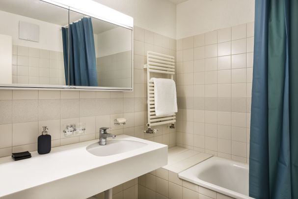 Moderne 5.5-Attikawohnung an zentraler Lage - Photo 1