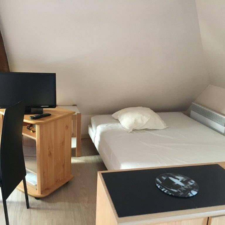 Location appartement studio 1 pièce 12 m² à Rignac (12390) - Photo 1