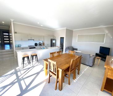 47B Floresta Crescent, Cameron Park NSW 2285 - House For Rent | Domain - Photo 6