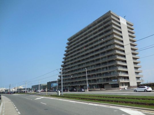 Volledig gerenoveerde studio op de 5e verdieping met open zicht op zee en groot terras! - Photo 1