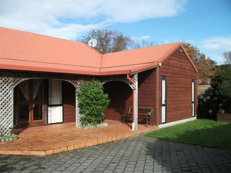 PETONE LIVING - Photo 2