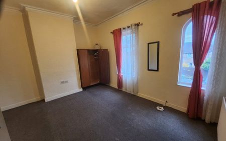 3 Bed Terraced House, Warren Street, M7 - Photo 3