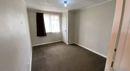 3 bedroom family home with carport - Photo 2