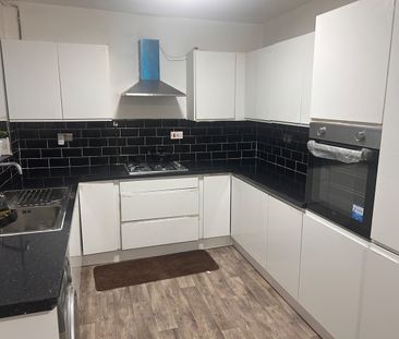 Room in a Shared House, Gill Street, M9 - Photo 3