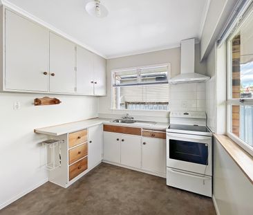 Convenient 2-Bedroom Front Unit in New Windsor - Photo 6