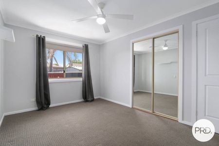 QUIET COURT LOCATION! - Photo 4