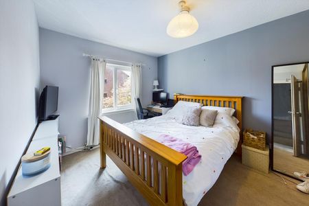 1 bedroom Flat To Let - Photo 2