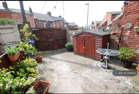 3 bedroom flat to rent - Photo 3