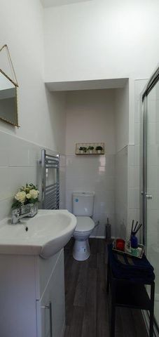 1 bedroom in a house share to rent - Photo 4