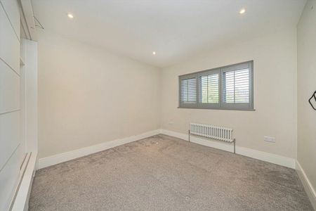 Staines Road, Twickenham, TW2 - Photo 2