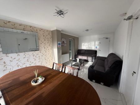 1 bedroom in a house share to rent - Photo 2
