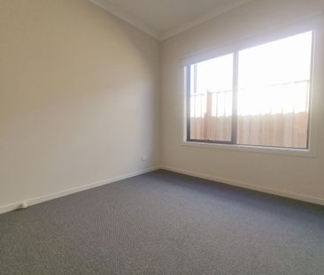 **Modern Comfort in Truganina: Stylish 4-Bedroom Family Home** - Photo 5