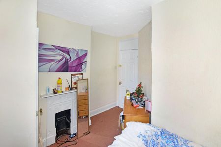 4 bedroom House To Let - Photo 5