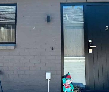 Modern 2-Bedroom Townhouse for Rent – Exceptional - Photo 2