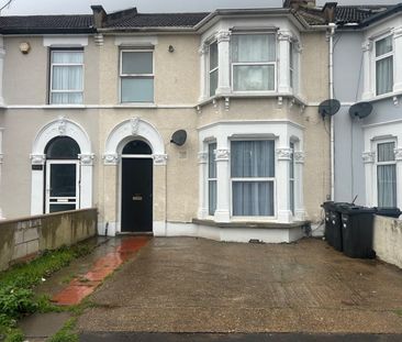 Studio Flat, St Albans Road, IG3 - Photo 5