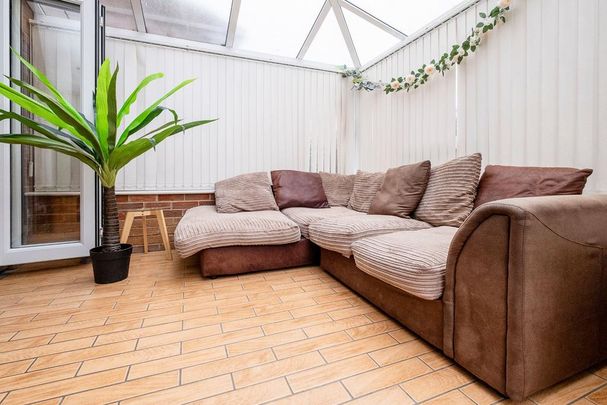 4 bedroom detached house to rent - Photo 1