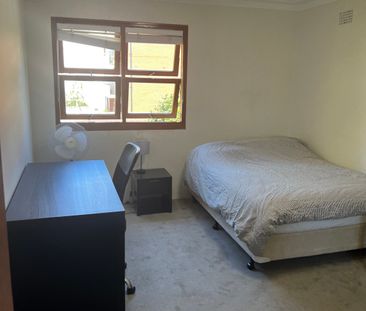 Redfern - Photo 1