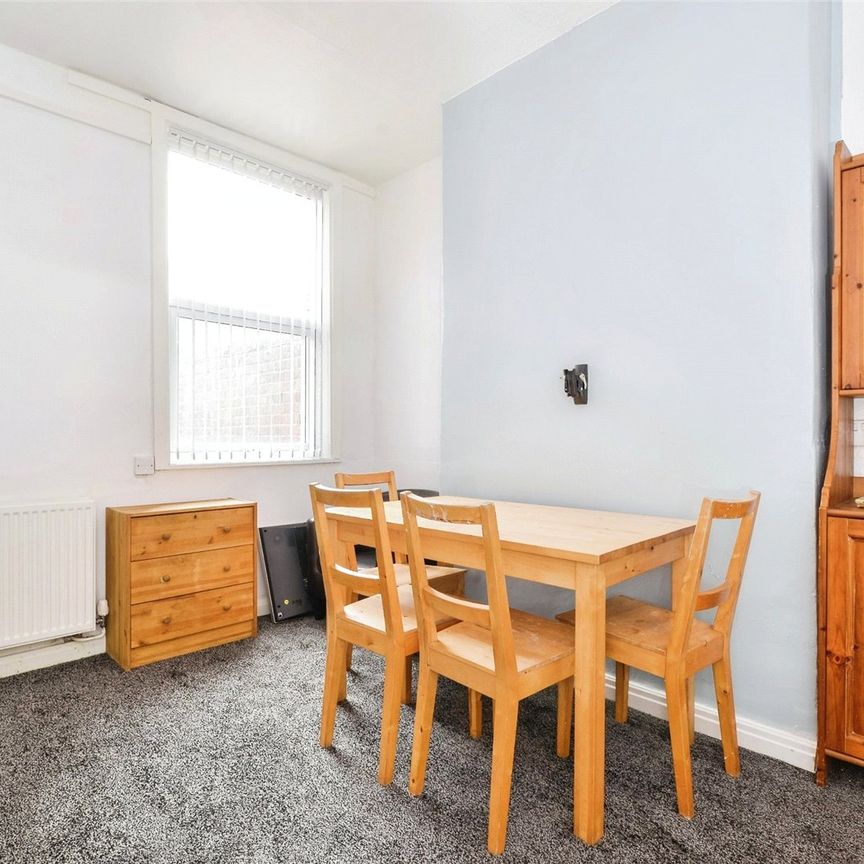 4 Bedroom Terraced - Photo 1