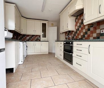 4 bedroom semi-detached house to rent - Photo 6