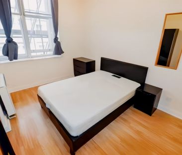 Large Suite - Photo 2