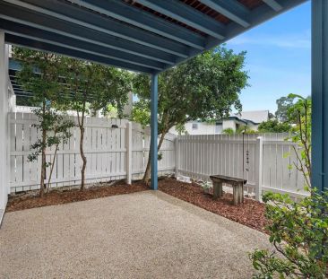 Immaculate Townhouse with Pool and Air Con - Photo 2