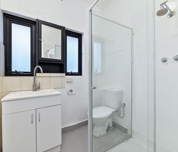 1&2/527 Warrigal Road, Ashwood VIC 3147 - Studio For Rent | Domain - Photo 5