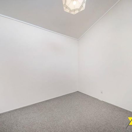 Modern Comfort in Prime New Lynn Location - Photo 4