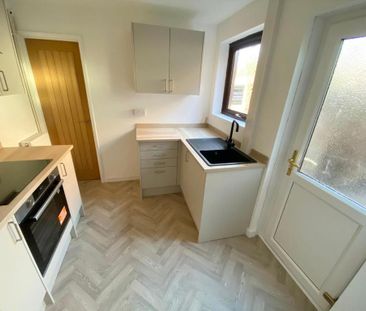 3 bedroom semi-detached house to rent - Photo 6